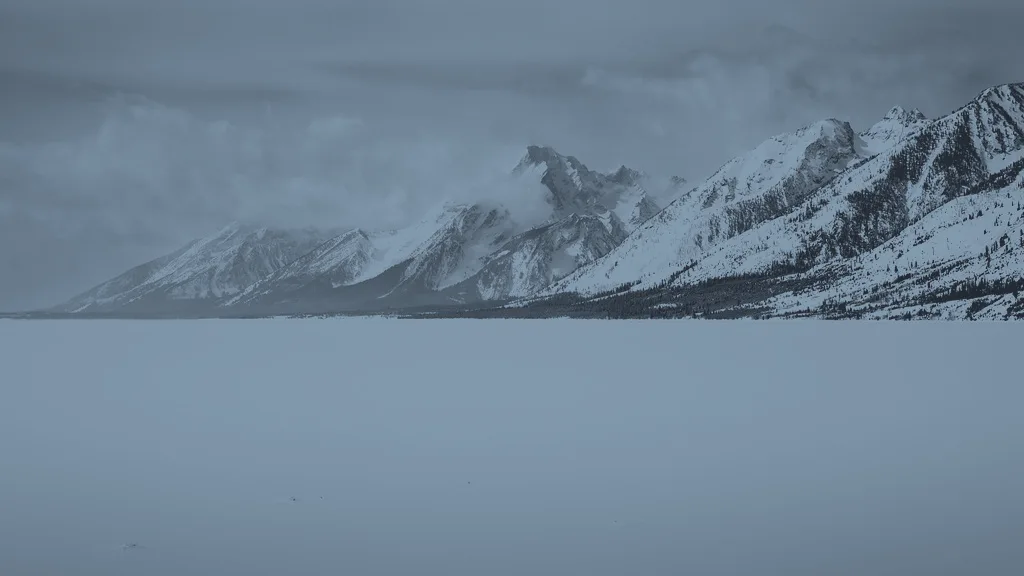 Snow ridge above cold water